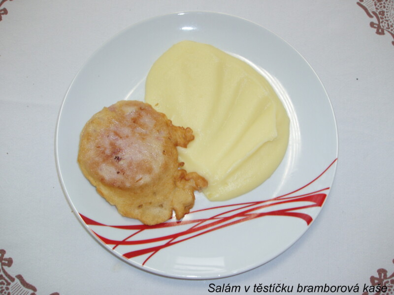 Salám v těstíčku bramborová kaše